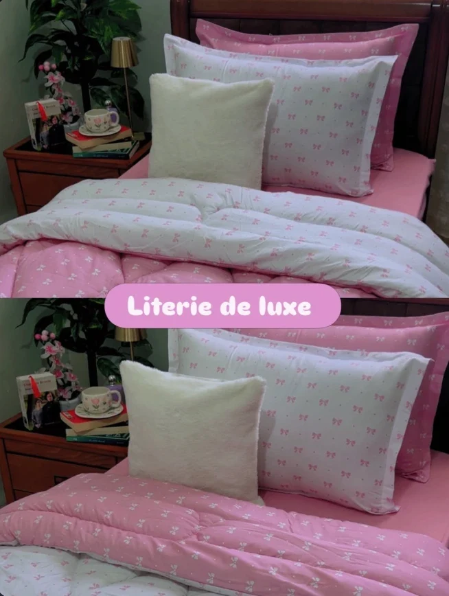 Parure blanche à nœuds roses avec draps roses unis et coussin fourrure